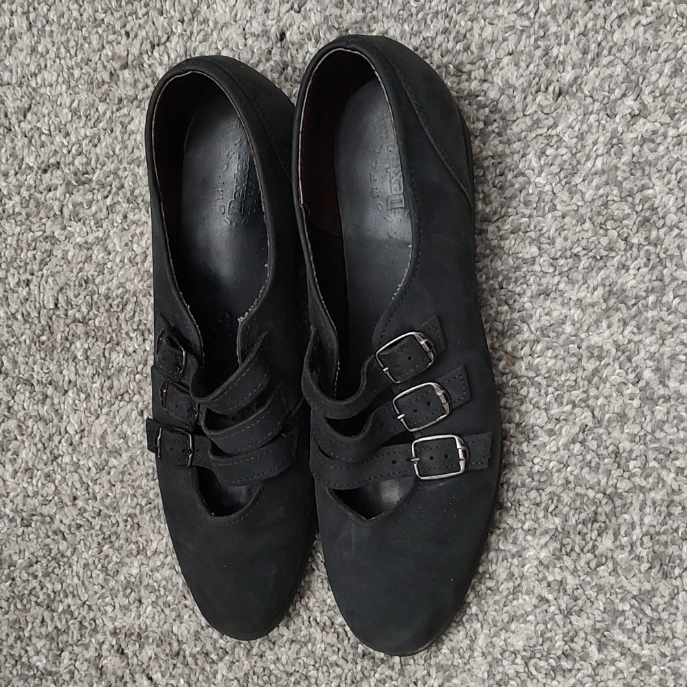 Vintage Pointy Toe Buckle Shoes